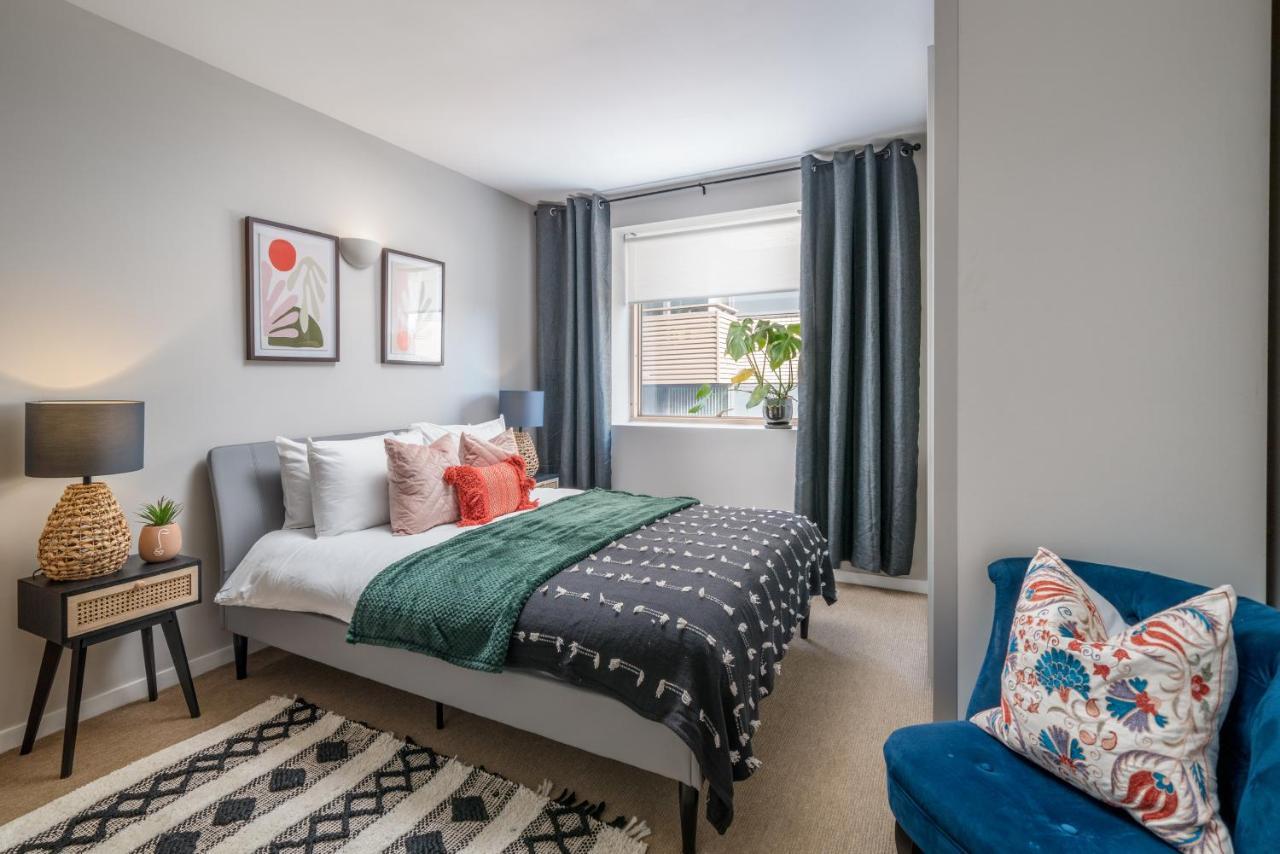 2 Bedroom Apartment With Park Views Shoreditch Londen Buitenkant foto