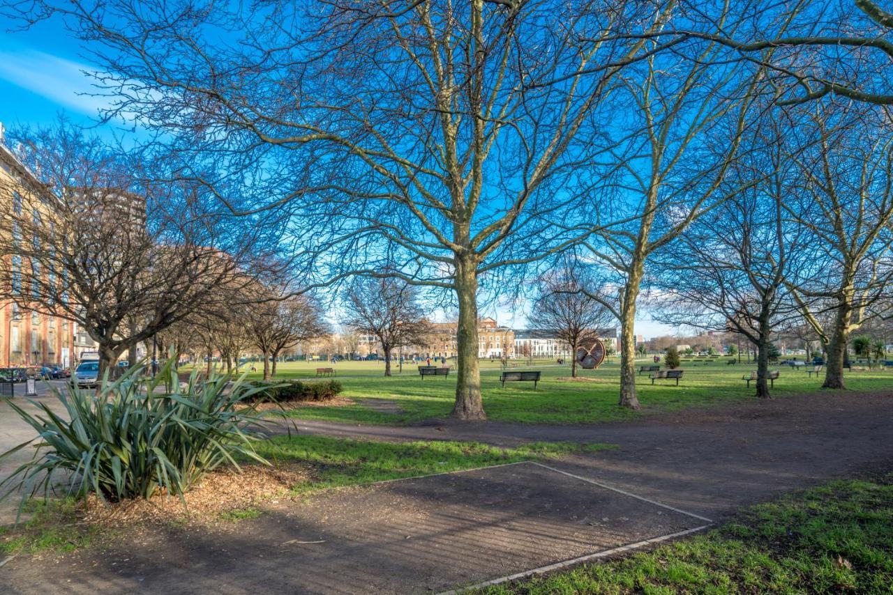 2 Bedroom Apartment With Park Views Shoreditch Londen Buitenkant foto