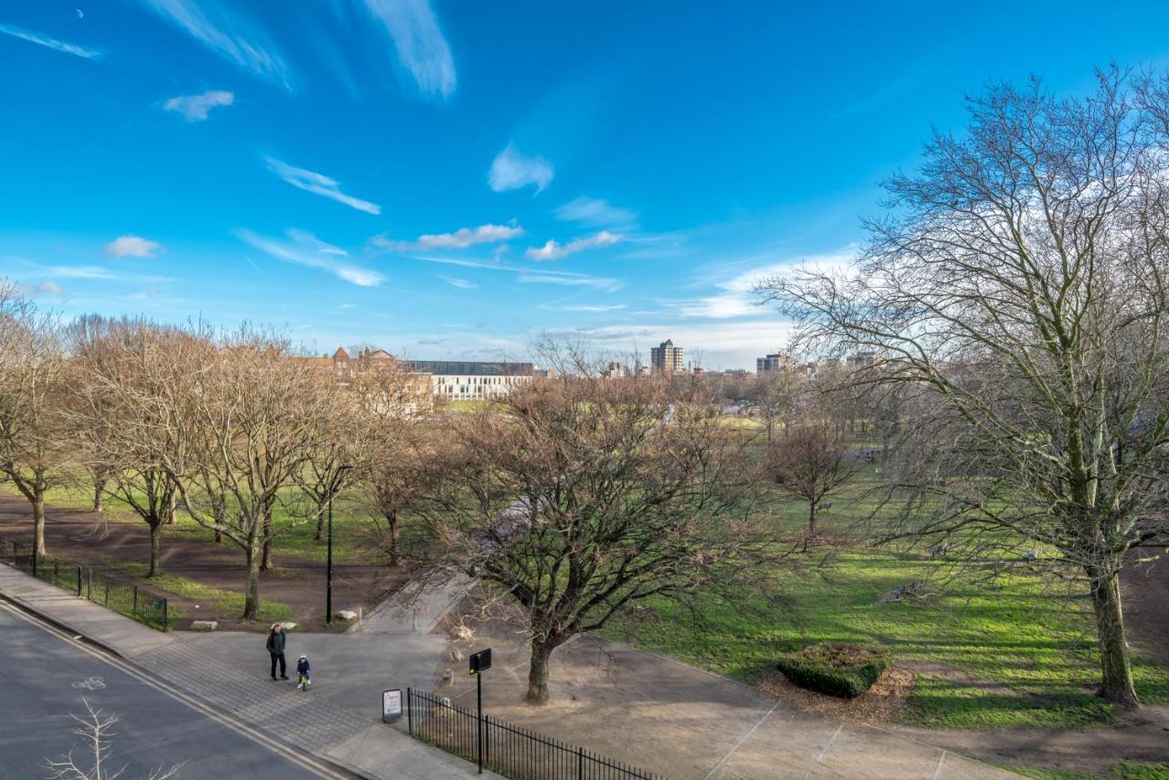 2 Bedroom Apartment With Park Views Shoreditch Londen Buitenkant foto